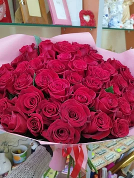 Букет из 51 красной розы с оформлением